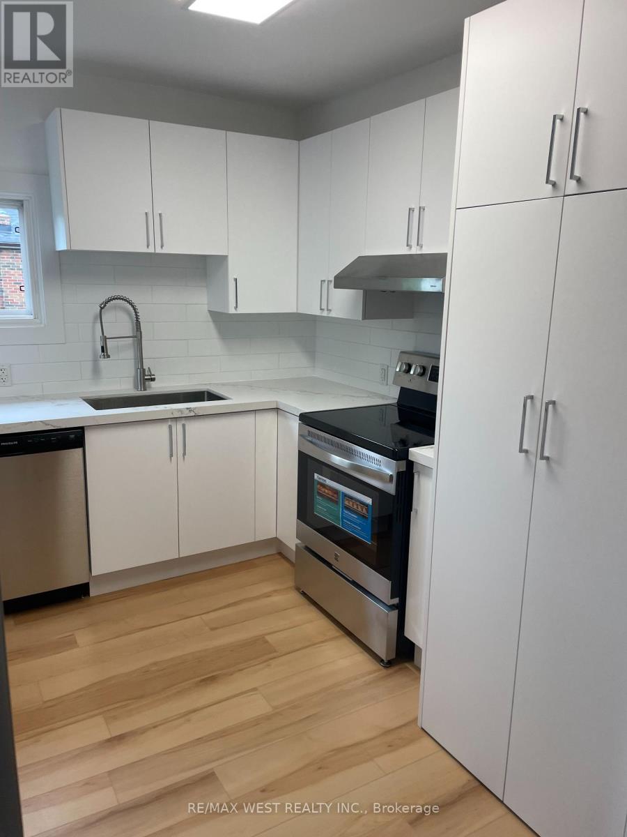 2nd Floor - 734 Manning Avenue, Toronto, Ontario  M6G 2W4 - Photo 4 - C13741348