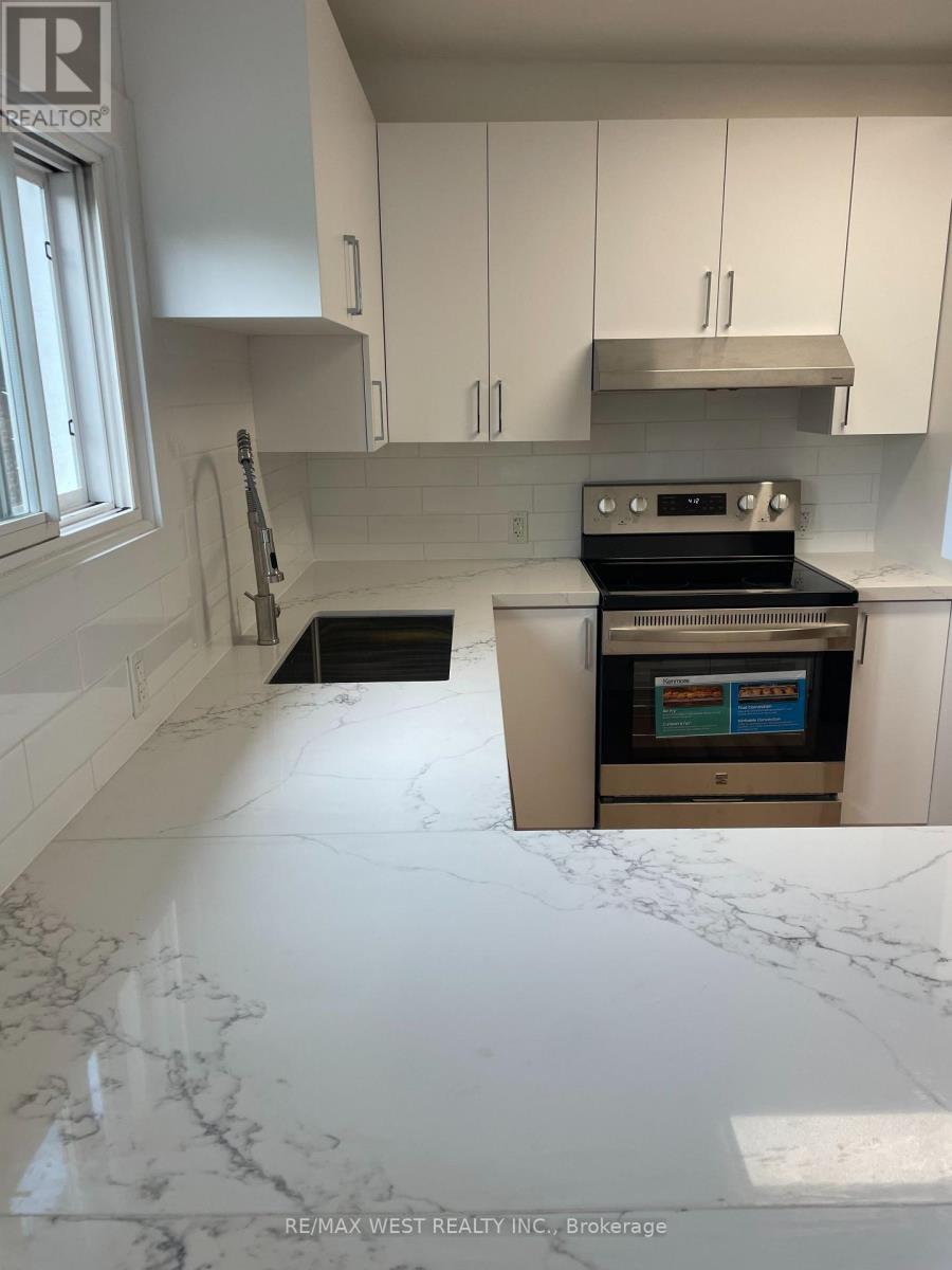 2nd Floor - 734 Manning Avenue, Toronto, Ontario  M6G 2W4 - Photo 6 - C13741348