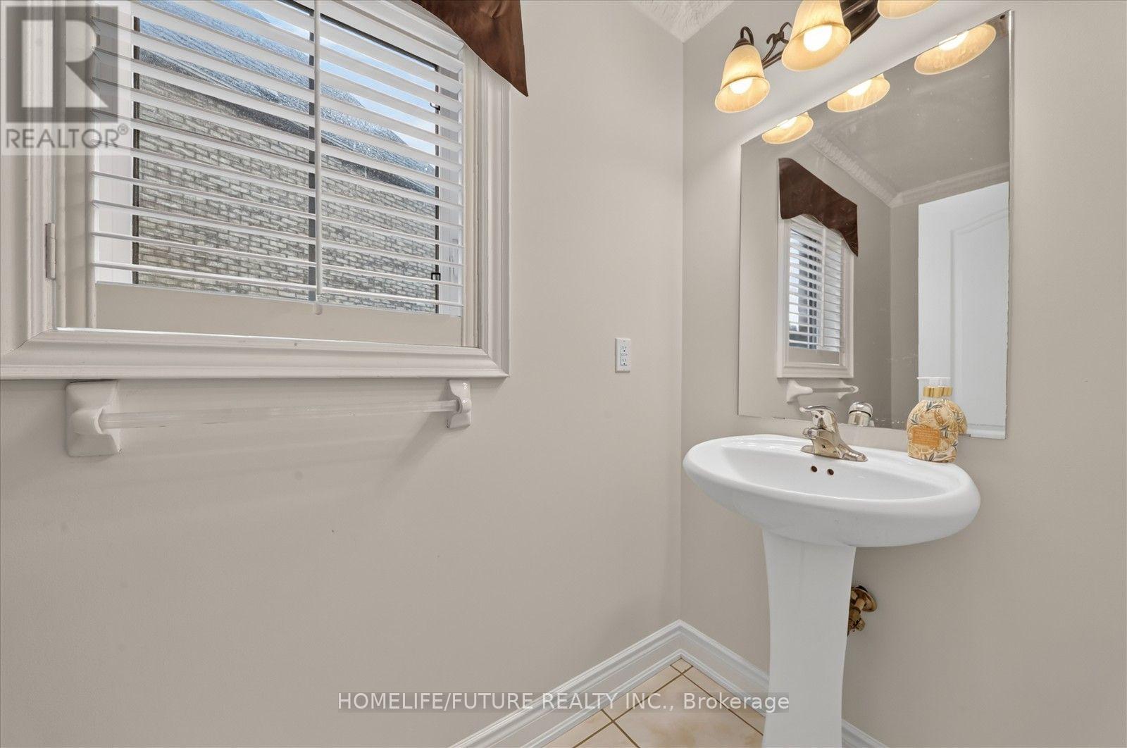 6 Dolby Crescent, Ajax, Ontario  L1Z 0E1 - Photo 17 - E13741272