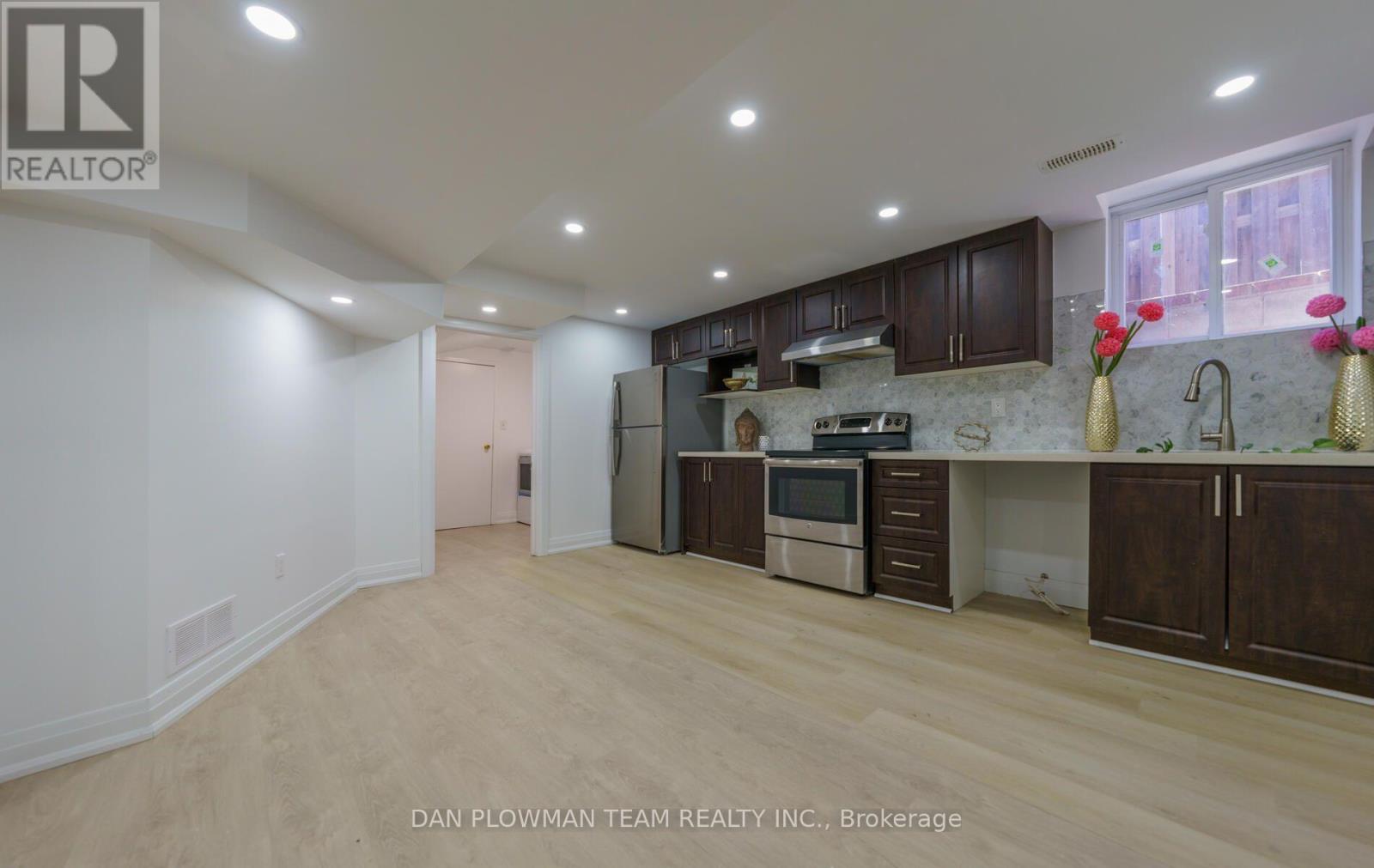 10 Pardon Avenue, Whitby, Ontario  L1P 1V1 - Photo 1 - E13741274