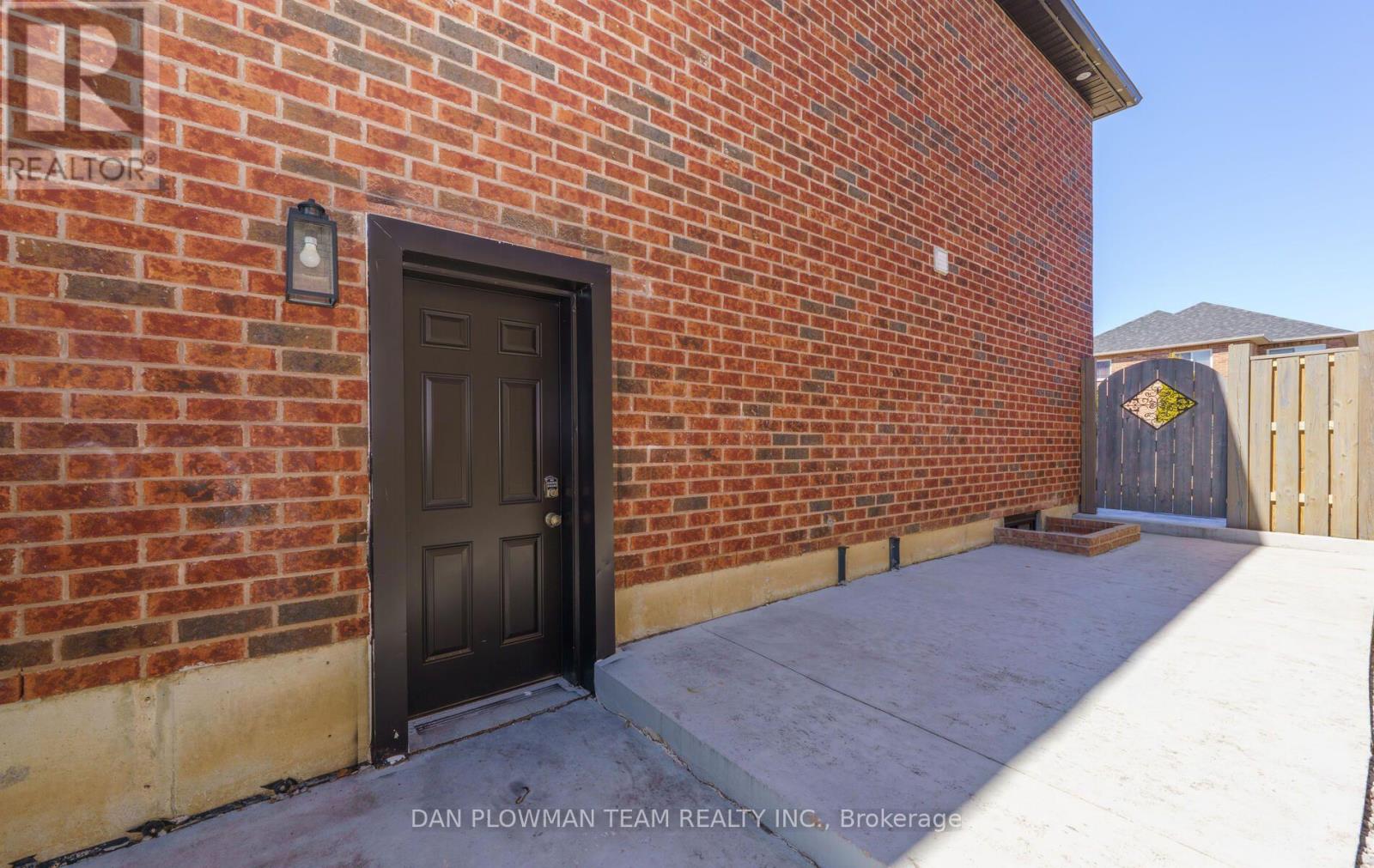 10 Pardon Avenue, Whitby, Ontario  L1P 1V1 - Photo 10 - E13741274
