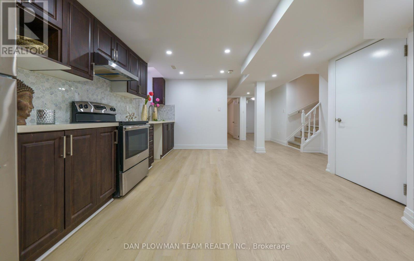 10 Pardon Avenue, Whitby, Ontario  L1P 1V1 - Photo 3 - E13741274