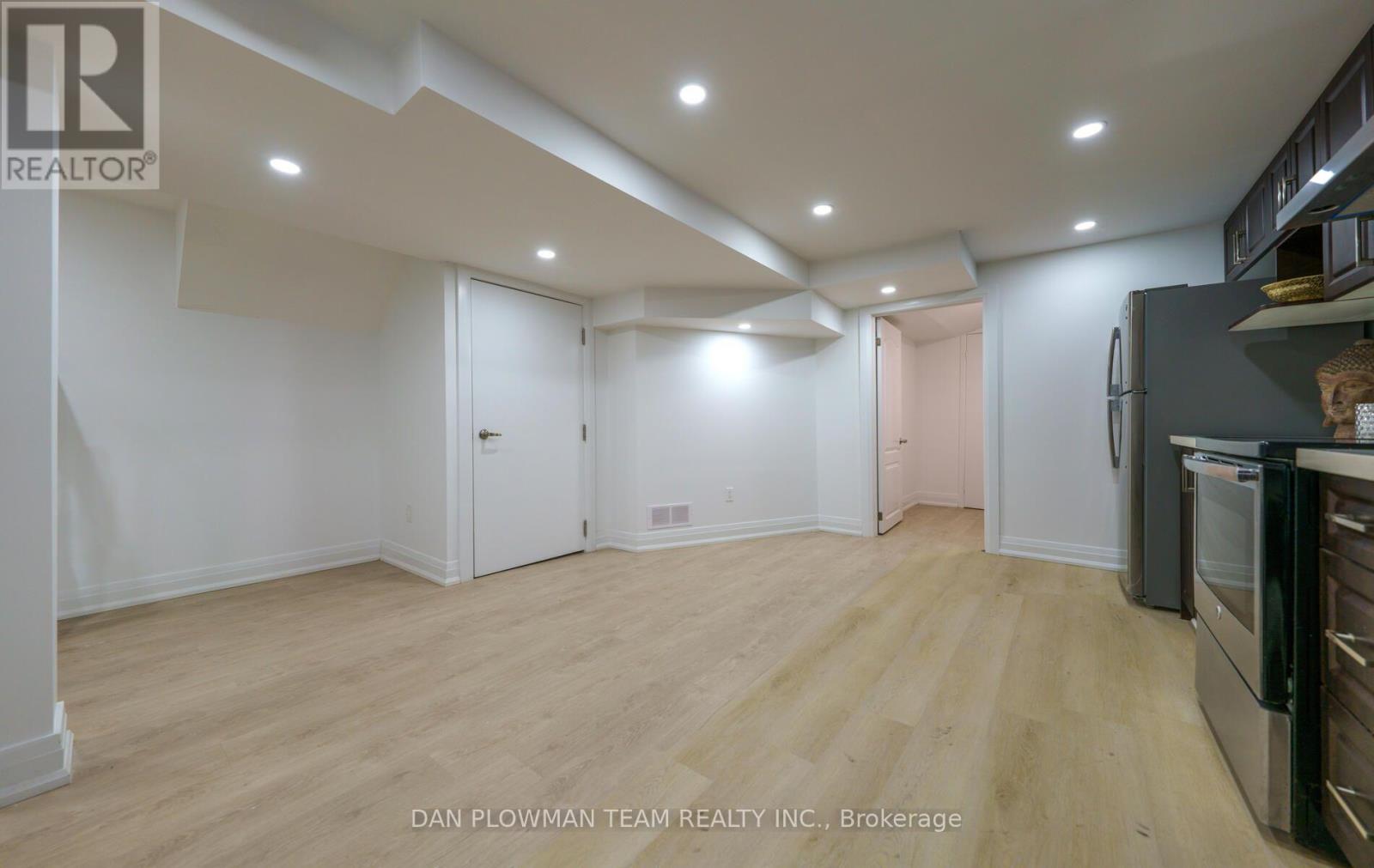 10 Pardon Avenue, Whitby, Ontario  L1P 1V1 - Photo 4 - E13741274