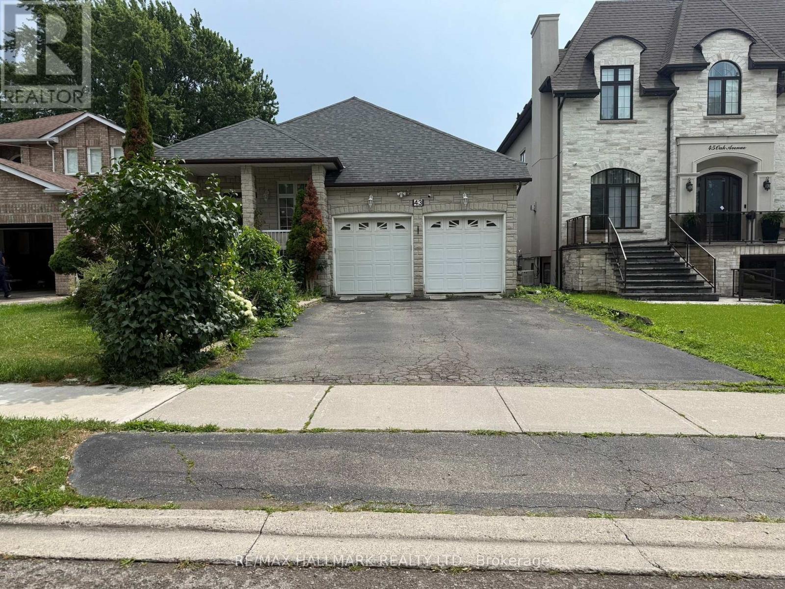 43 Oak Avenue, Richmond Hill, Ontario  L4C 6R5 - Photo 2 - N13741068
