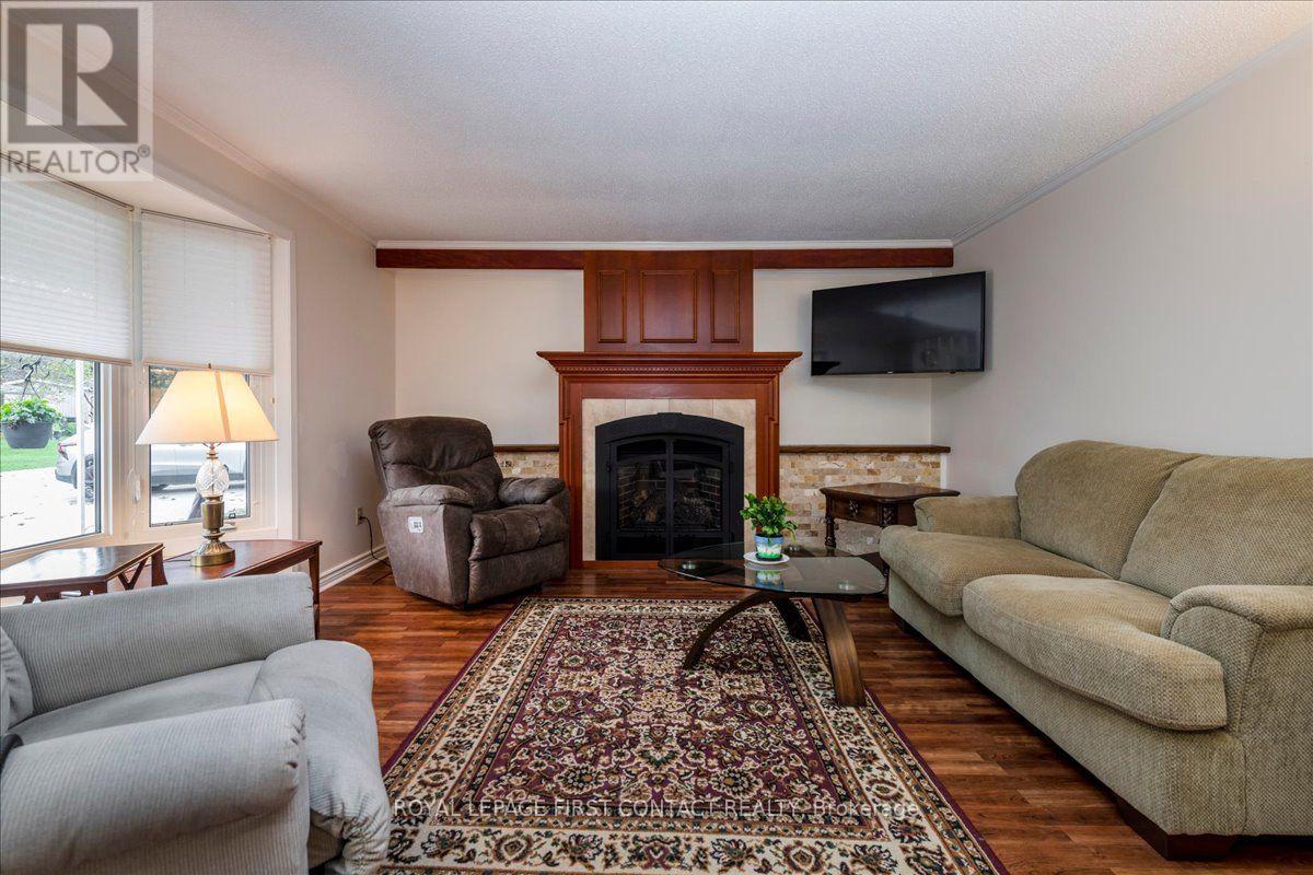 40 Corner Brook Trail, Innisfil, Ontario  L9S 1N6 - Photo 5 - N13741242