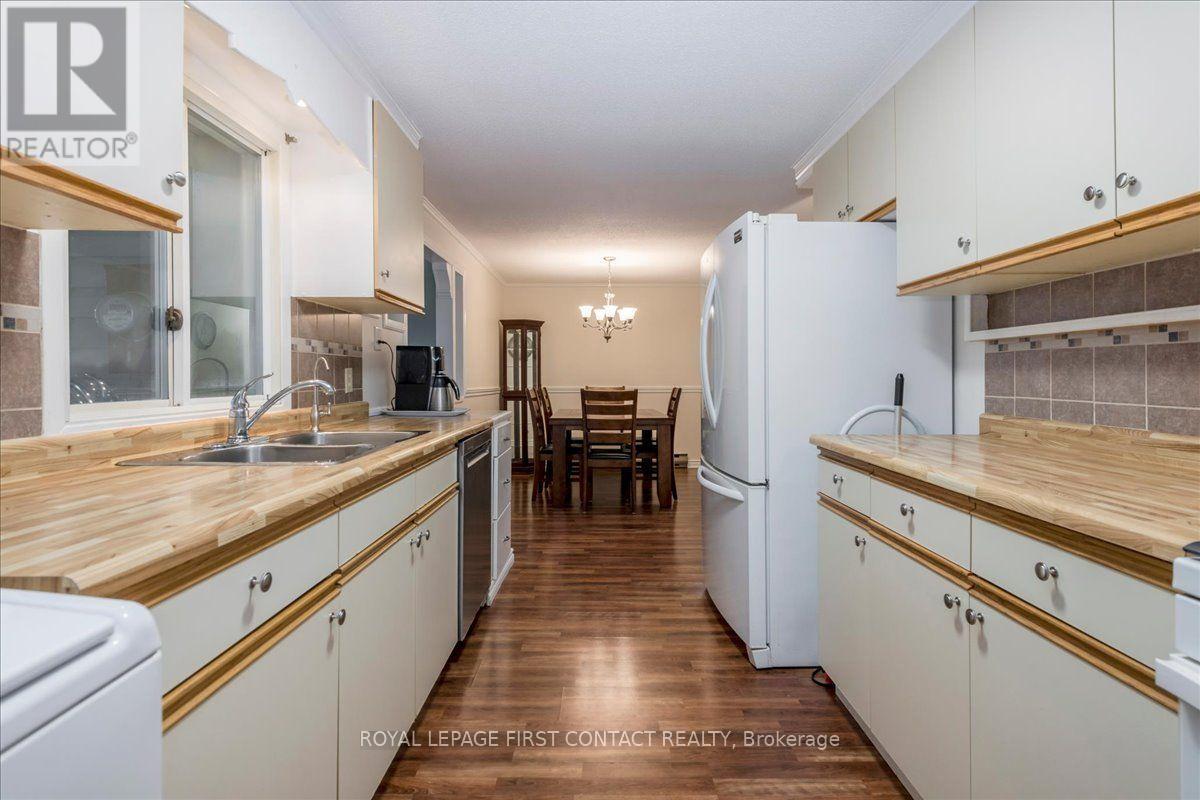40 Corner Brook Trail, Innisfil, Ontario  L9S 1N6 - Photo 7 - N13741242