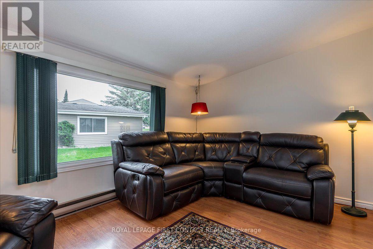 40 Corner Brook Trail, Innisfil, Ontario  L9S 1N6 - Photo 9 - N13741242