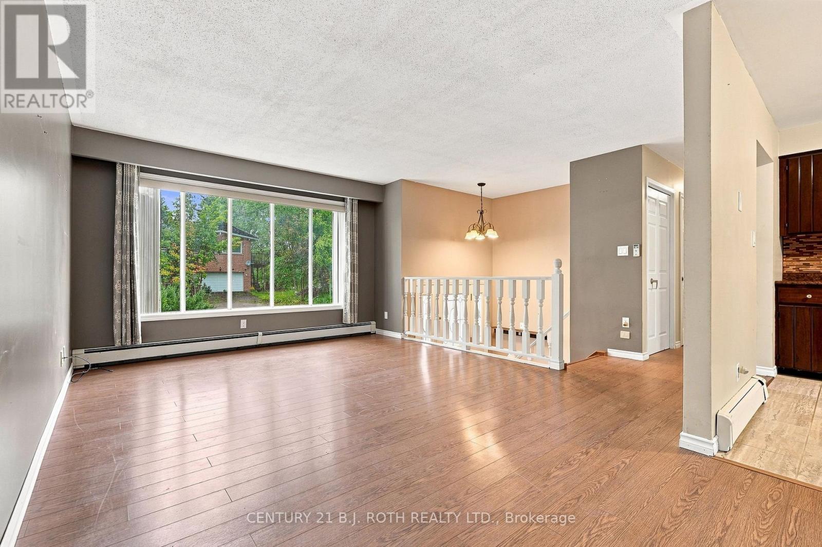 195 North Street E, Orillia, Ontario  L3V 2G2 - Photo 4 - S13741282