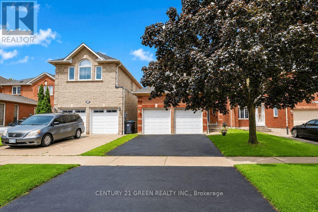 1446 Grossi Street, Mississauga, Ontario  L5V 1T8 - Photo 2 - W13741050