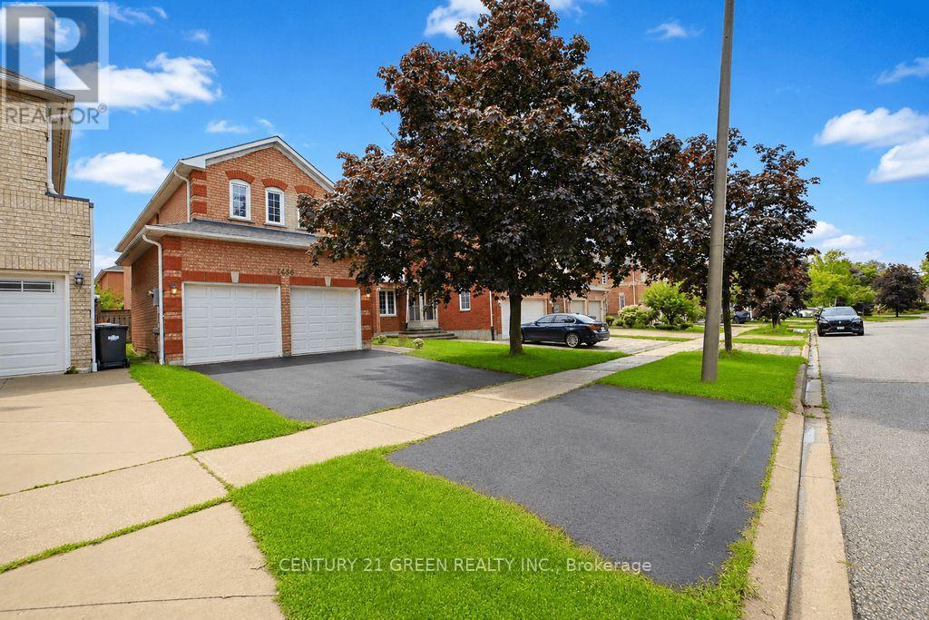 1446 Grossi Street, Mississauga, Ontario  L5V 1T8 - Photo 4 - W13741050