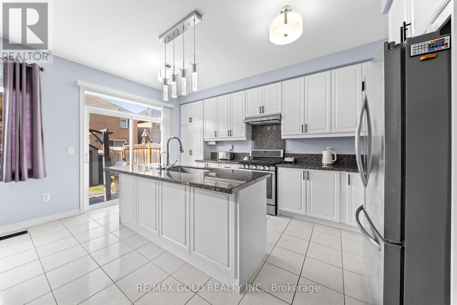 73 Lesabre Crescent, Brampton, Ontario  L6P 3R4 - Photo 8 - W13741142