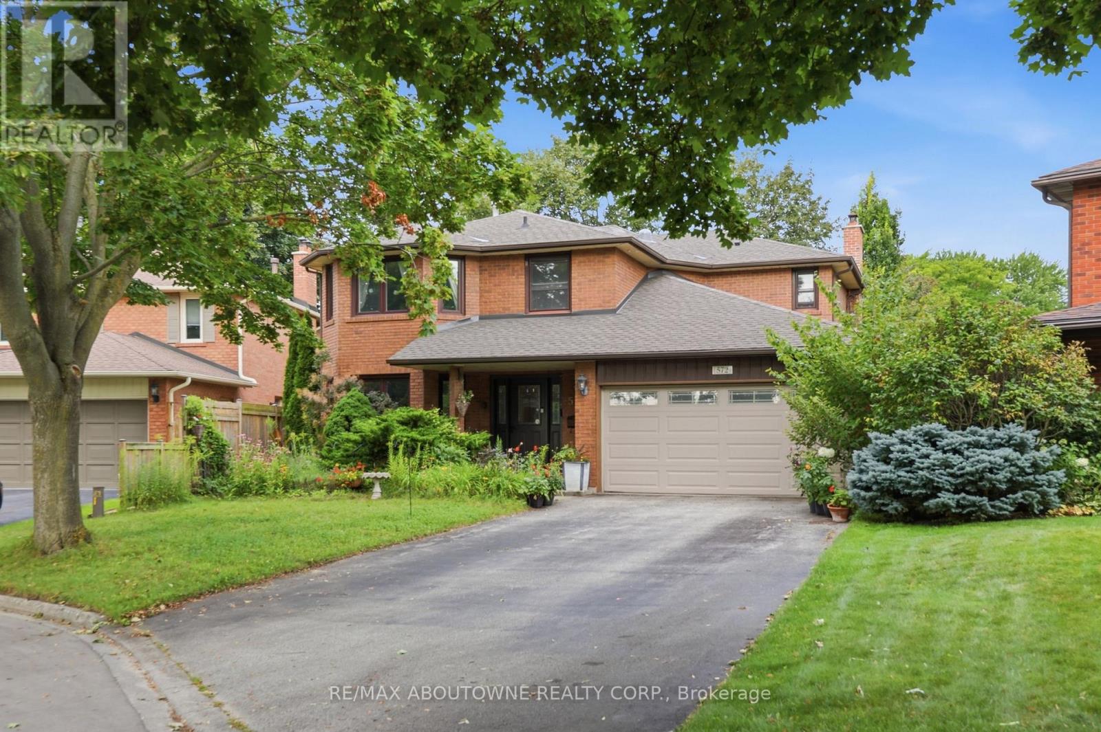 572 HARMONY AVENUE, Burlington, Ontario
