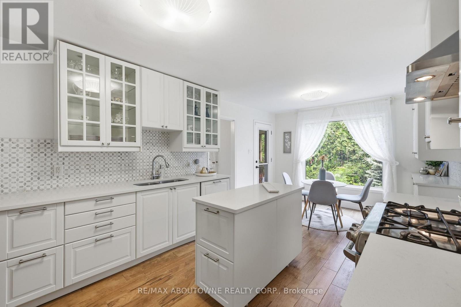 572 Harmony Avenue, Burlington, Ontario  L7N 3S8 - Photo 12 - W13741280
