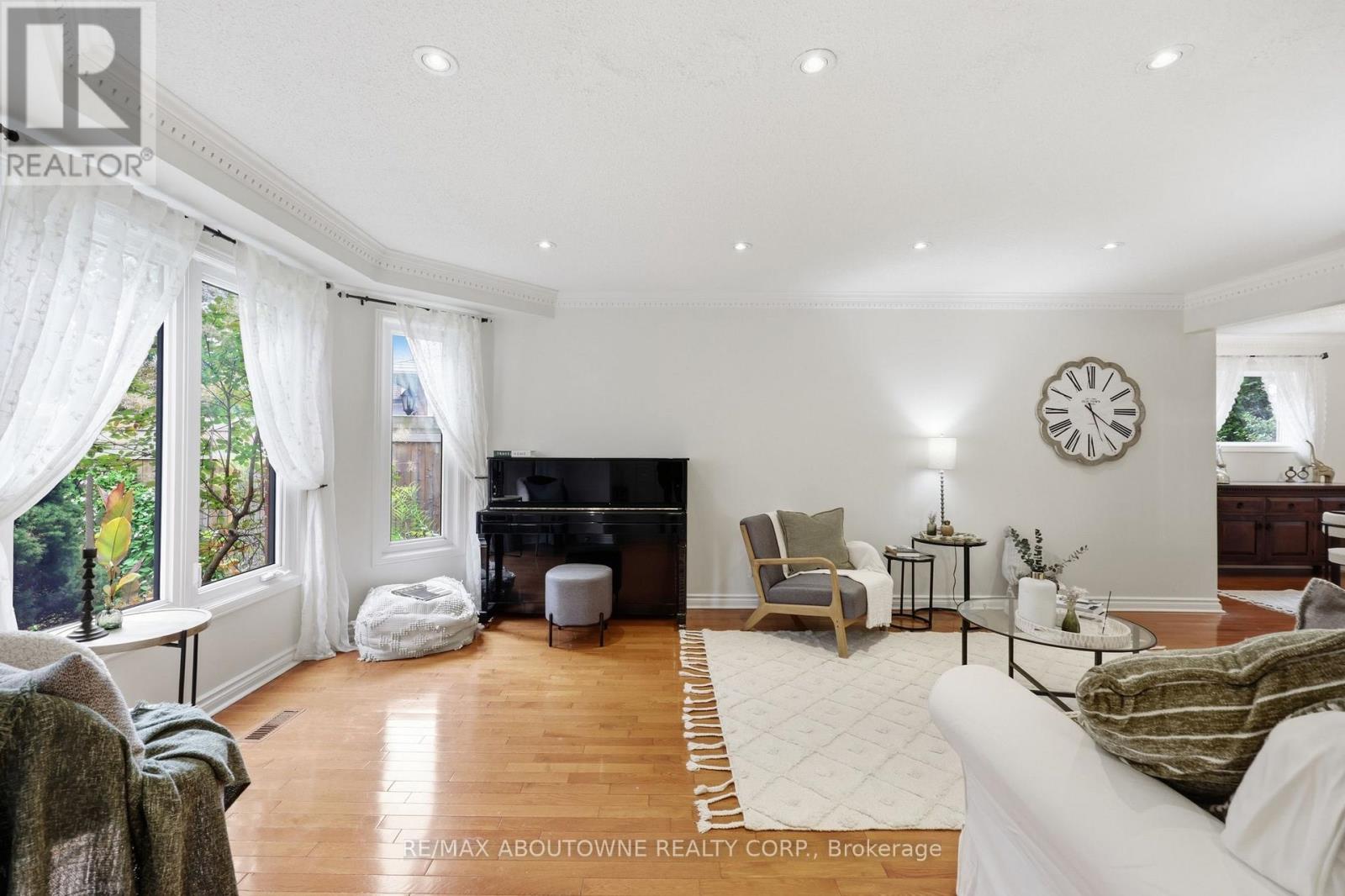 572 Harmony Avenue, Burlington, Ontario  L7N 3S8 - Photo 6 - W13741280