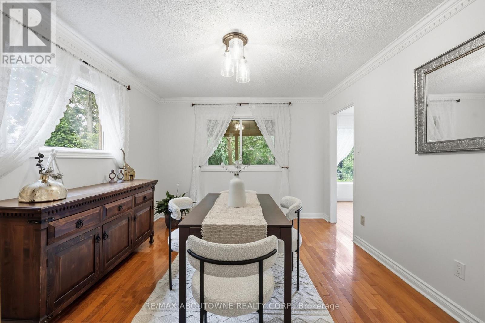 572 Harmony Avenue, Burlington, Ontario  L7N 3S8 - Photo 9 - W13741280