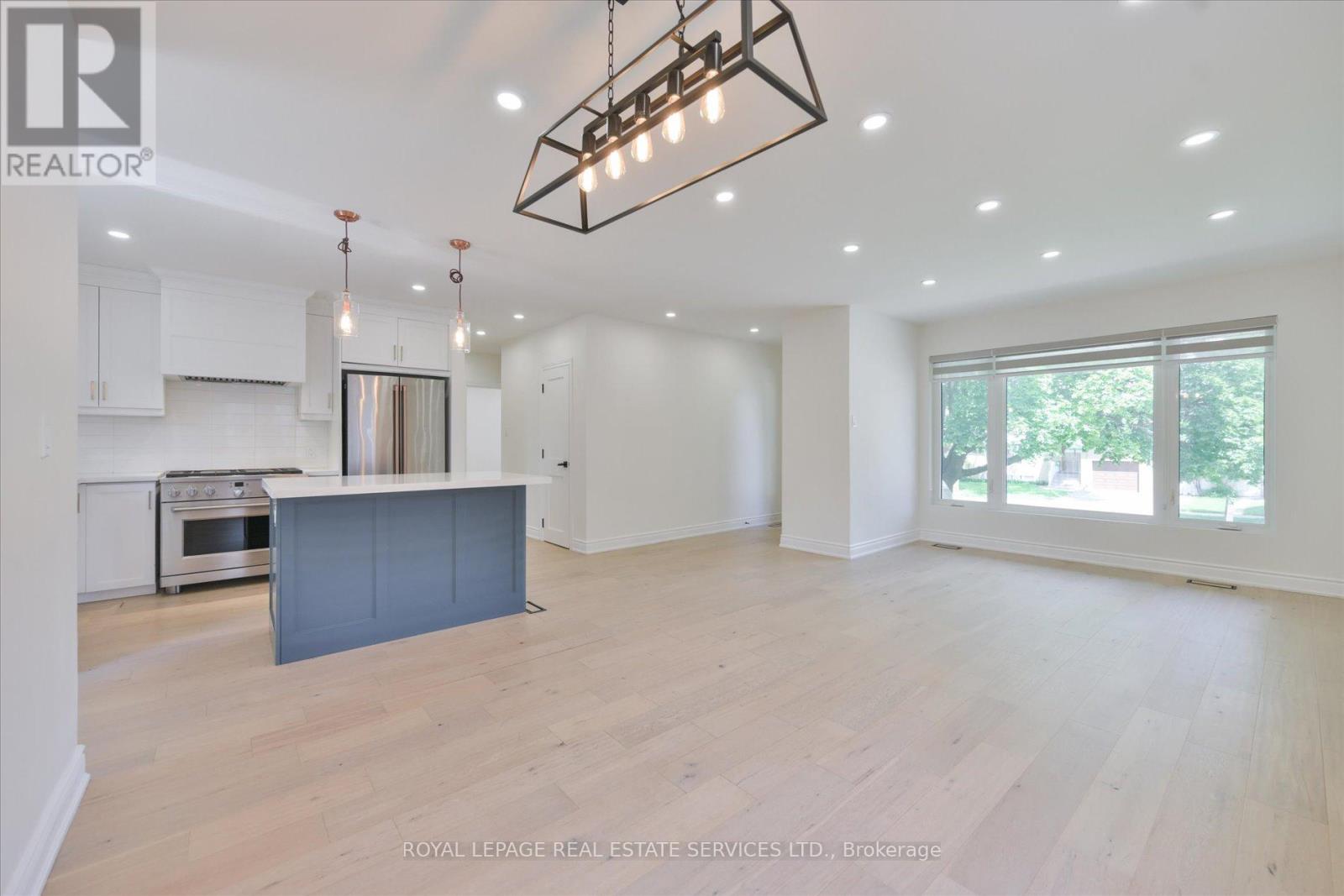 18 Celestine Drive, Toronto (Willowridge-Martingrove-Richview), Ontario  M9R 3N1 - Photo 15 - W13741328