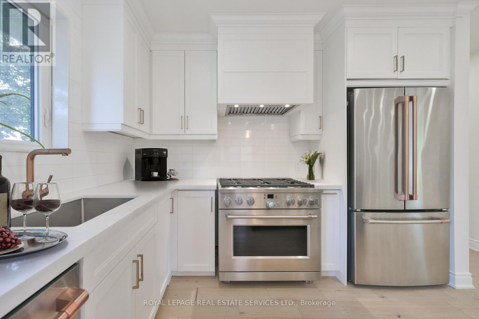 18 Celestine Drive, Toronto (Willowridge-Martingrove-Richview), Ontario  M9R 3N1 - Photo 17 - W13741328