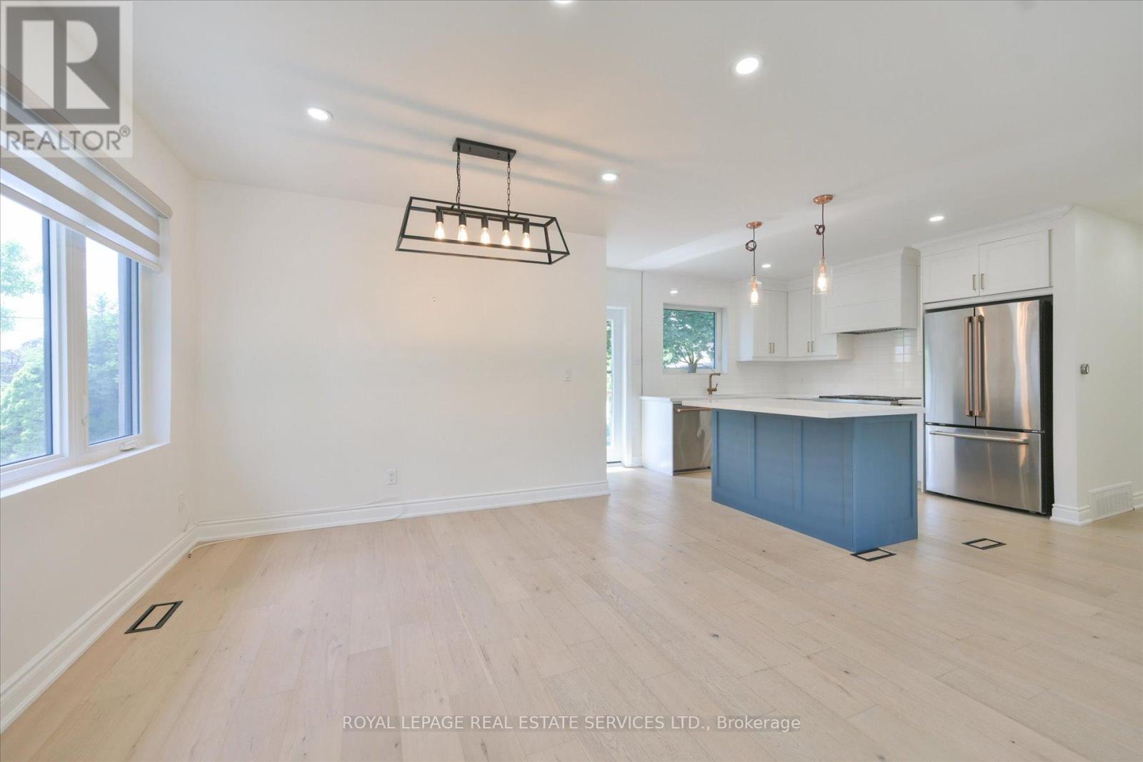 18 Celestine Drive, Toronto (Willowridge-Martingrove-Richview), Ontario  M9R 3N1 - Photo 2 - W13741328