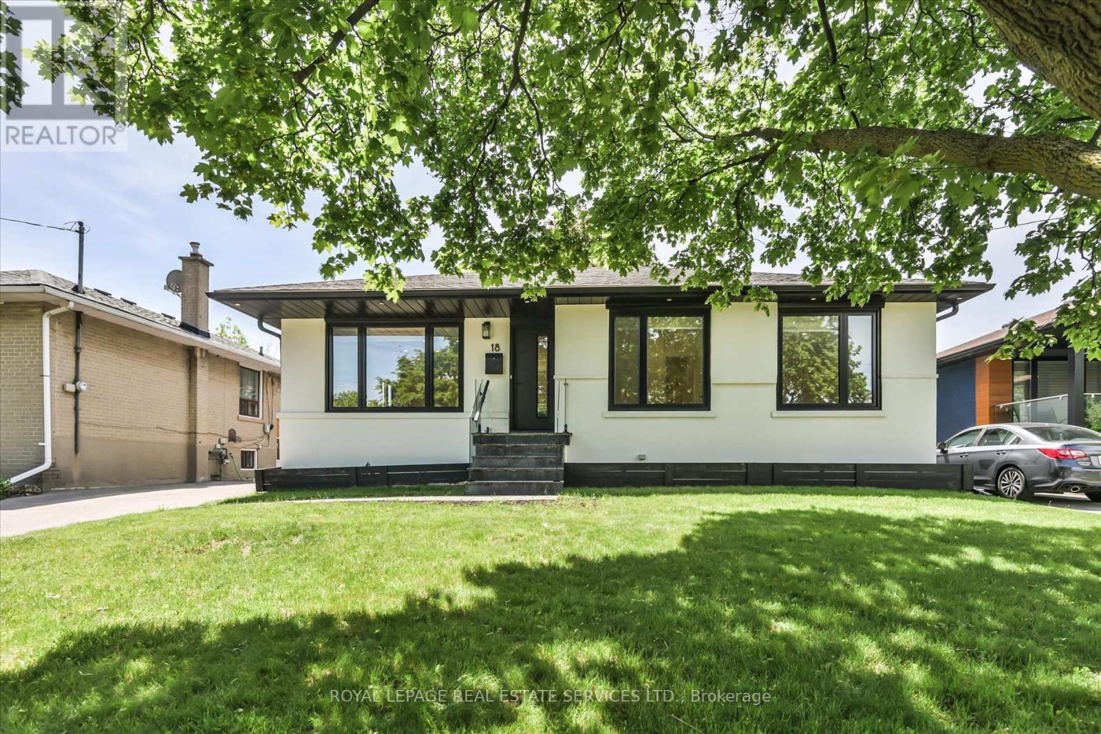18 Celestine Drive, Toronto (Willowridge-Martingrove-Richview), Ontario  M9R 3N1 - Photo 3 - W13741328