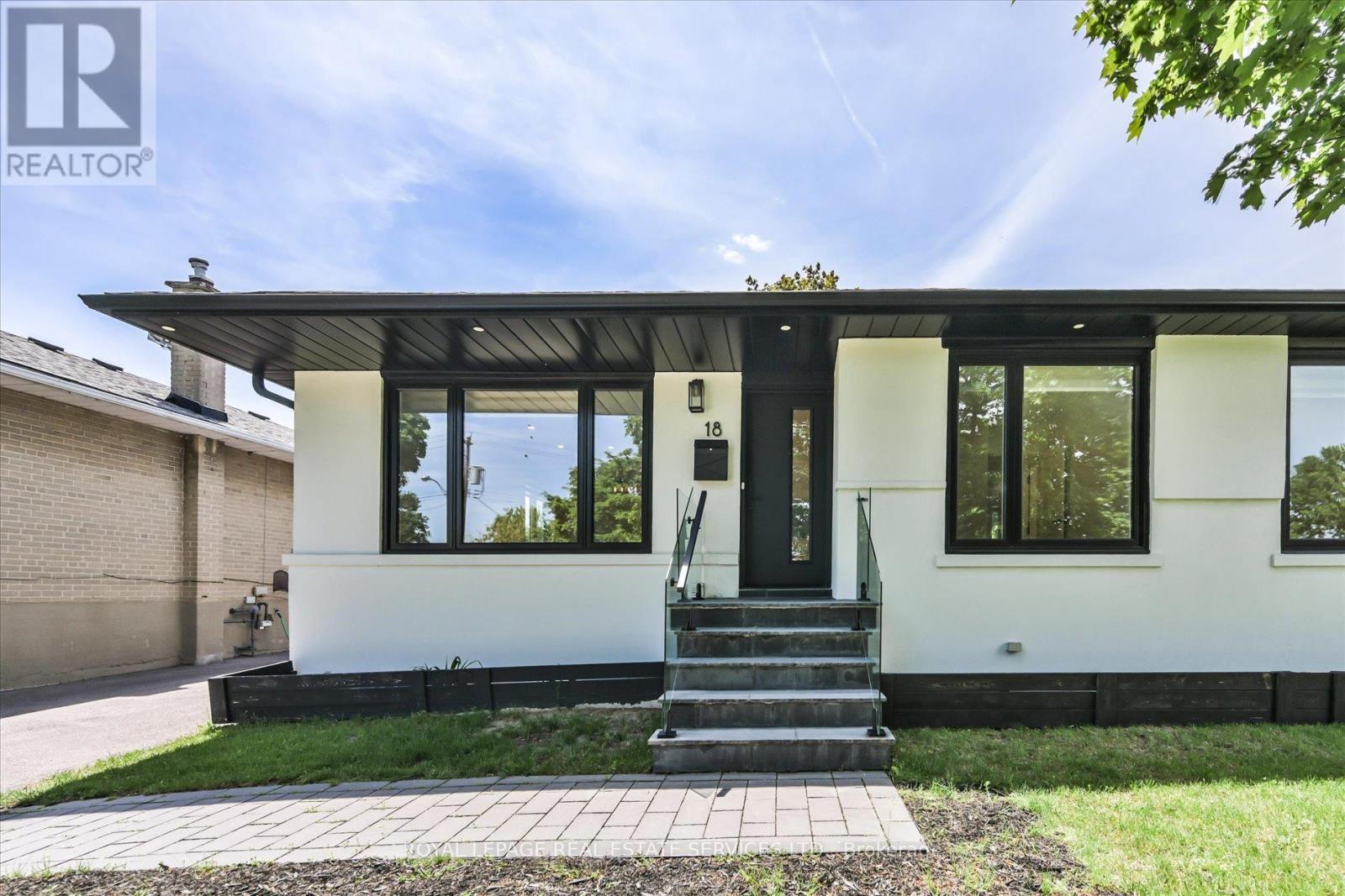18 Celestine Drive, Toronto (Willowridge-Martingrove-Richview), Ontario  M9R 3N1 - Photo 5 - W13741328