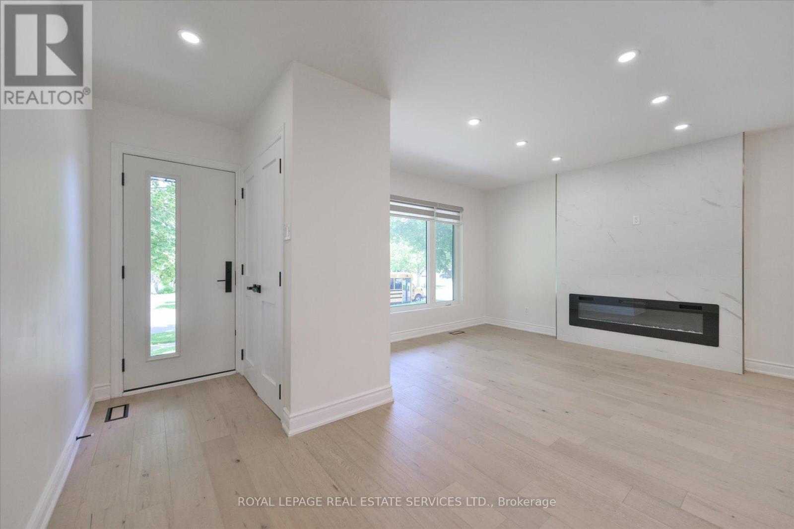18 Celestine Drive, Toronto (Willowridge-Martingrove-Richview), Ontario  M9R 3N1 - Photo 6 - W13741328