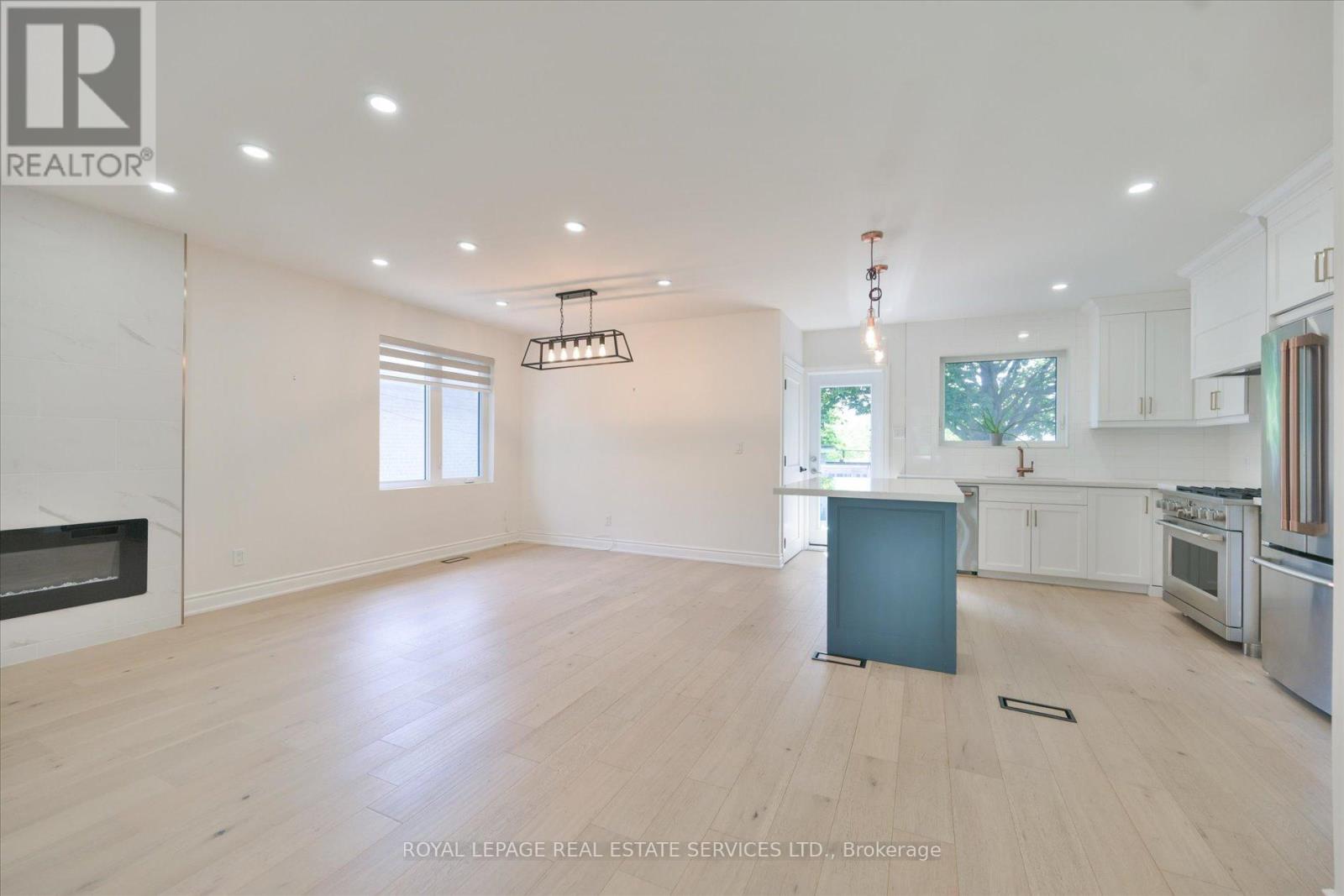 18 Celestine Drive, Toronto (Willowridge-Martingrove-Richview), Ontario  M9R 3N1 - Photo 8 - W13741328