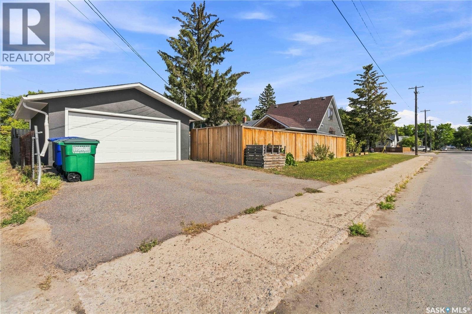 639 L Avenue S, Saskatoon, Saskatchewan  S7M 2H6 - Photo 27 - SK047307