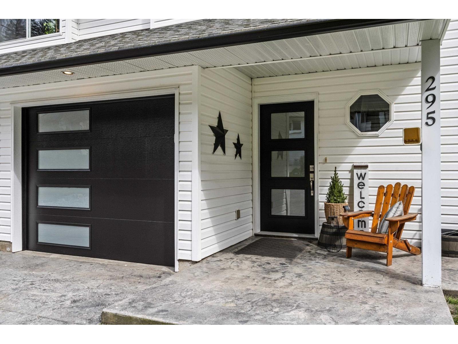 295 Forrest Crescent, Hope, Hope, British Columbia  V0X 1L4 - Photo 3 - R3160953