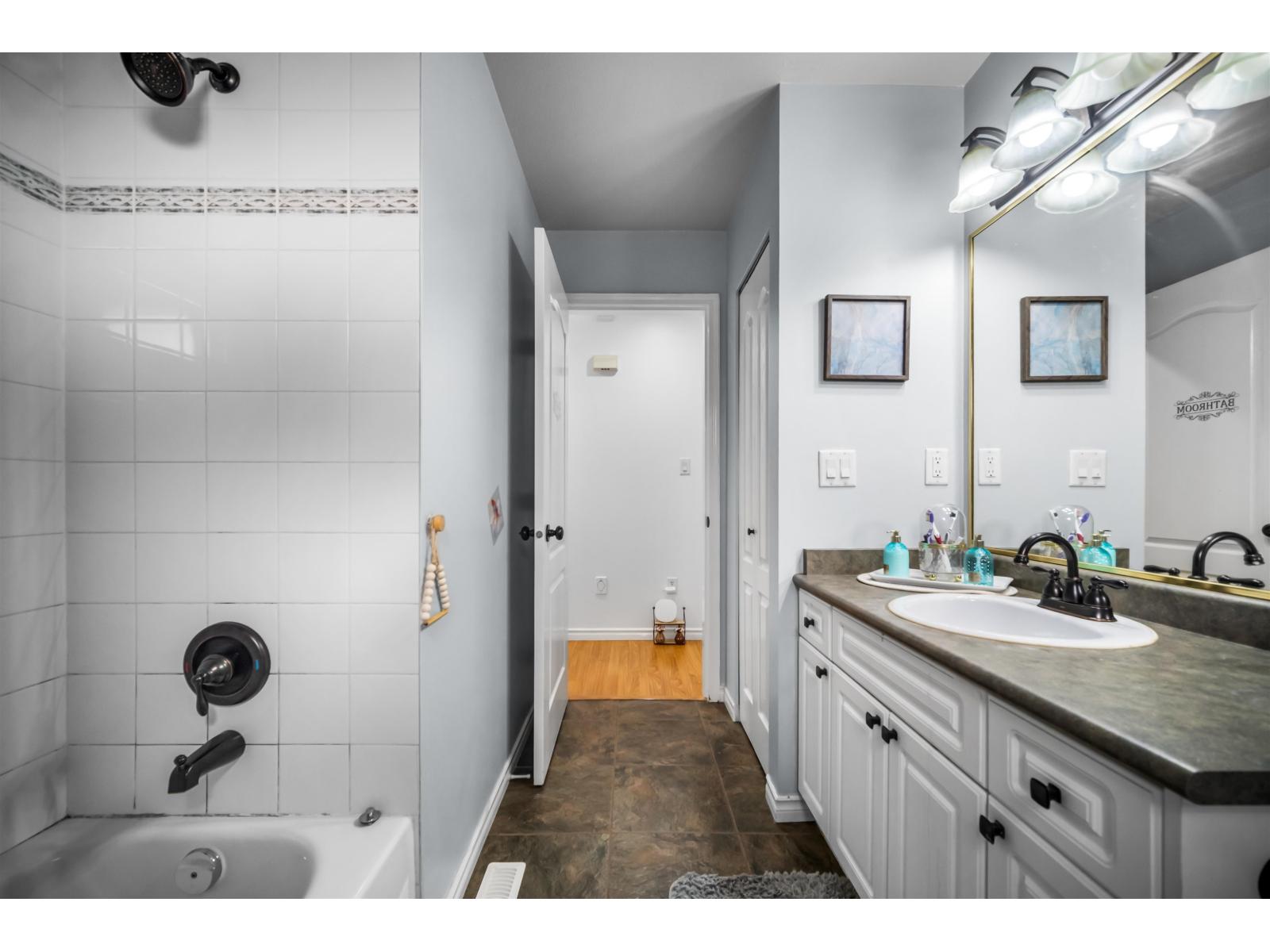 8459 Doerksen Drive, Mission, British Columbia  V2V 7C4 - Photo 25 - R3161013