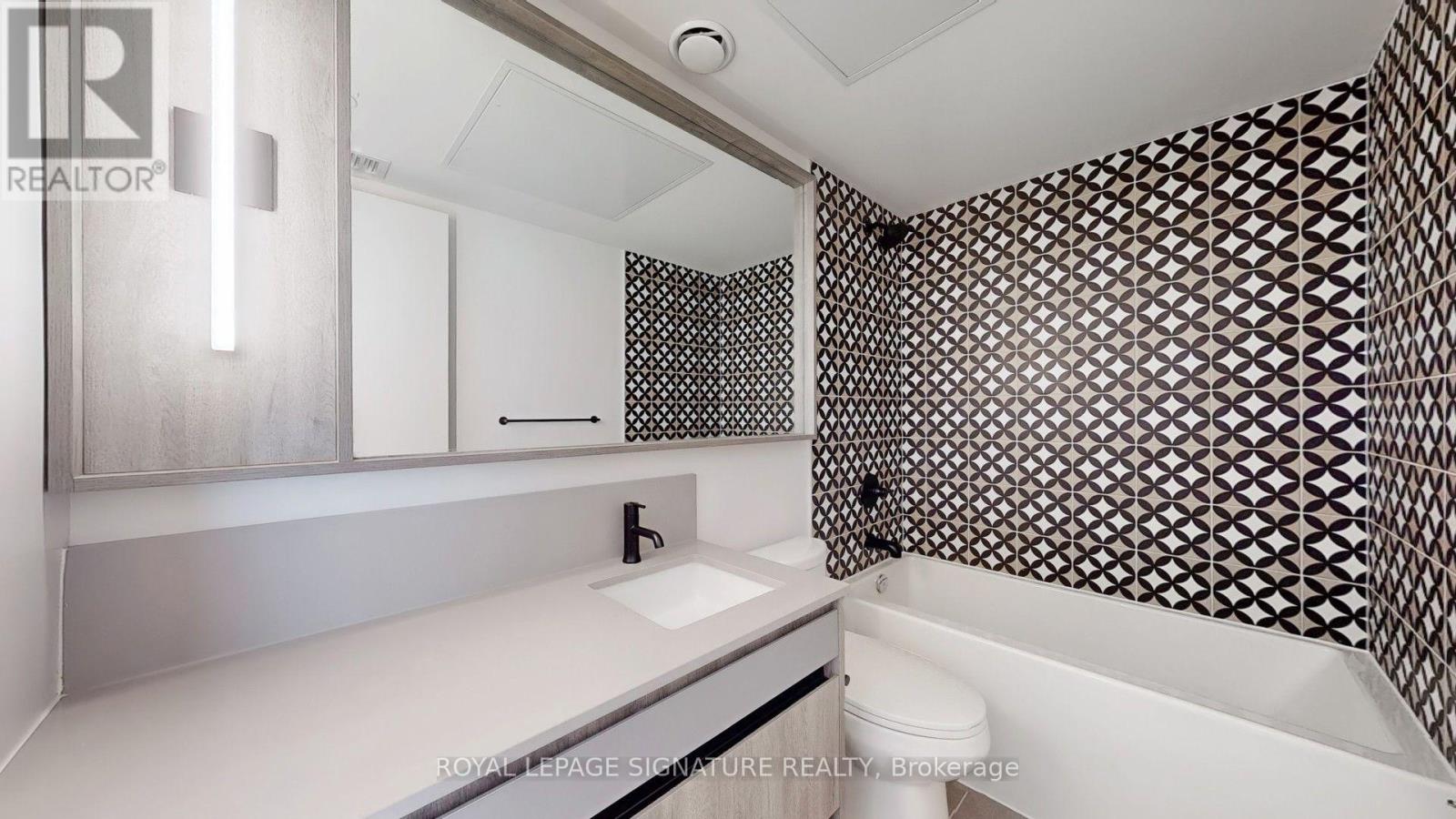 203 - 5 Lakeview Avenue S, Toronto, Ontario M6J 0H3 - Photo 19 - C13741388