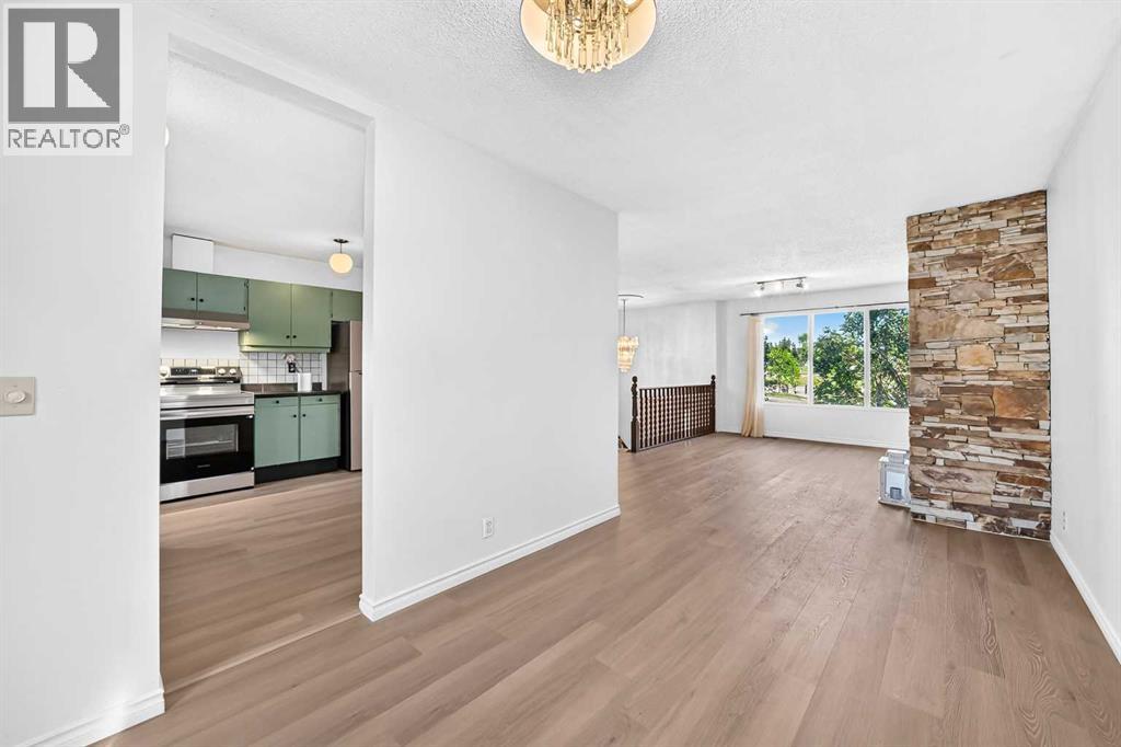 19 Hawkwood Drive NW, Calgary, Alberta  T3G 1Z2 - Photo 17 - A2341581