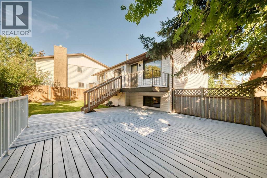 19 Hawkwood Drive NW, Calgary, Alberta  T3G 1Z2 - Photo 39 - A2341581