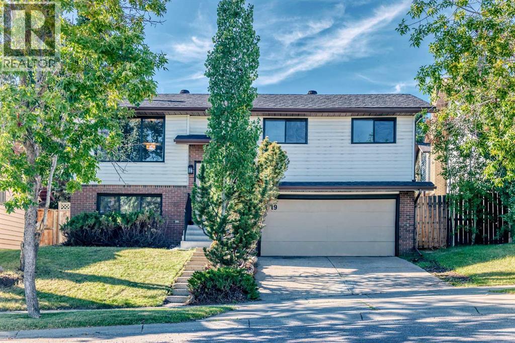 19 Hawkwood Drive NW, Calgary, Alberta  T3G 1Z2 - Photo 5 - A2341581