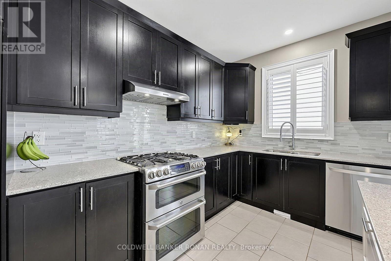 190 Strachan Trail, New Tecumseth, Ontario  L0G 1A0 - Photo 13 - N13741360