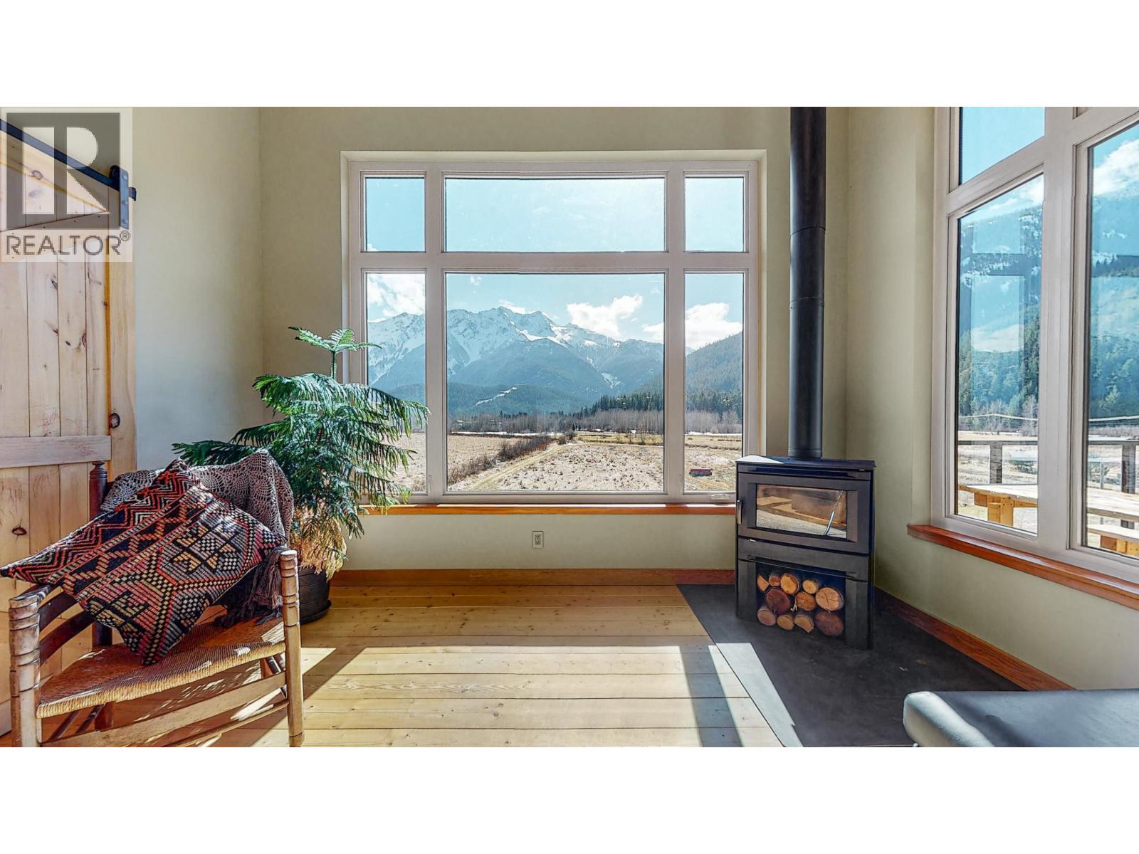 1380 Collins Road, Pemberton, British Columbia  V0N 2L1 - Photo 12 - R3160670