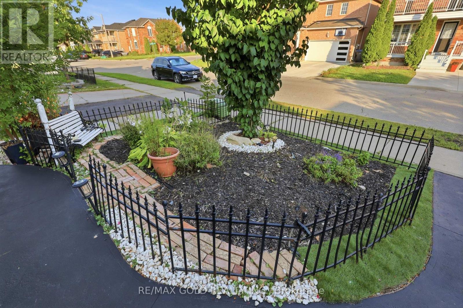 30 Schooner Drive, Brampton, Ontario  L7A 3H3 - Photo 6 - W13740544