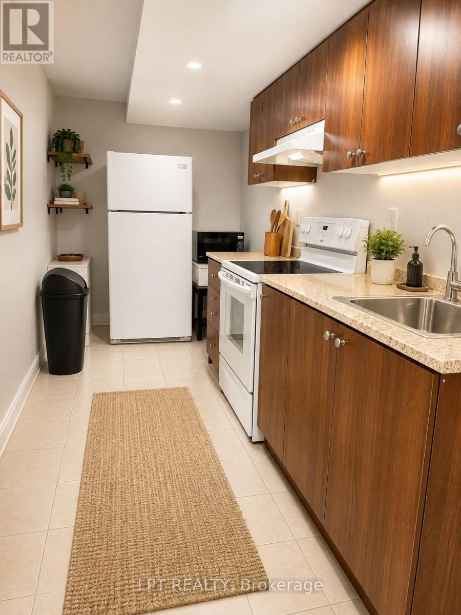 Basement - 3304 Sunlight Street, Mississauga, Ontario  L5M 0G8 - Photo 8 - W13741430