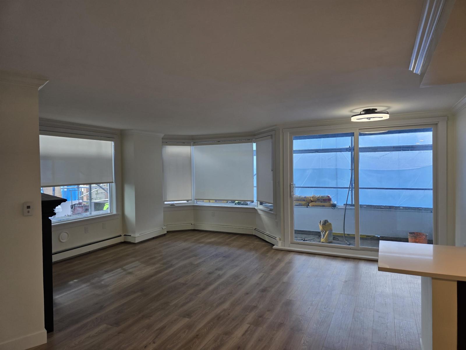 309 15111 Russell Avenue, White Rock, British Columbia  V4B 2P4 - Photo 1 - R3159882