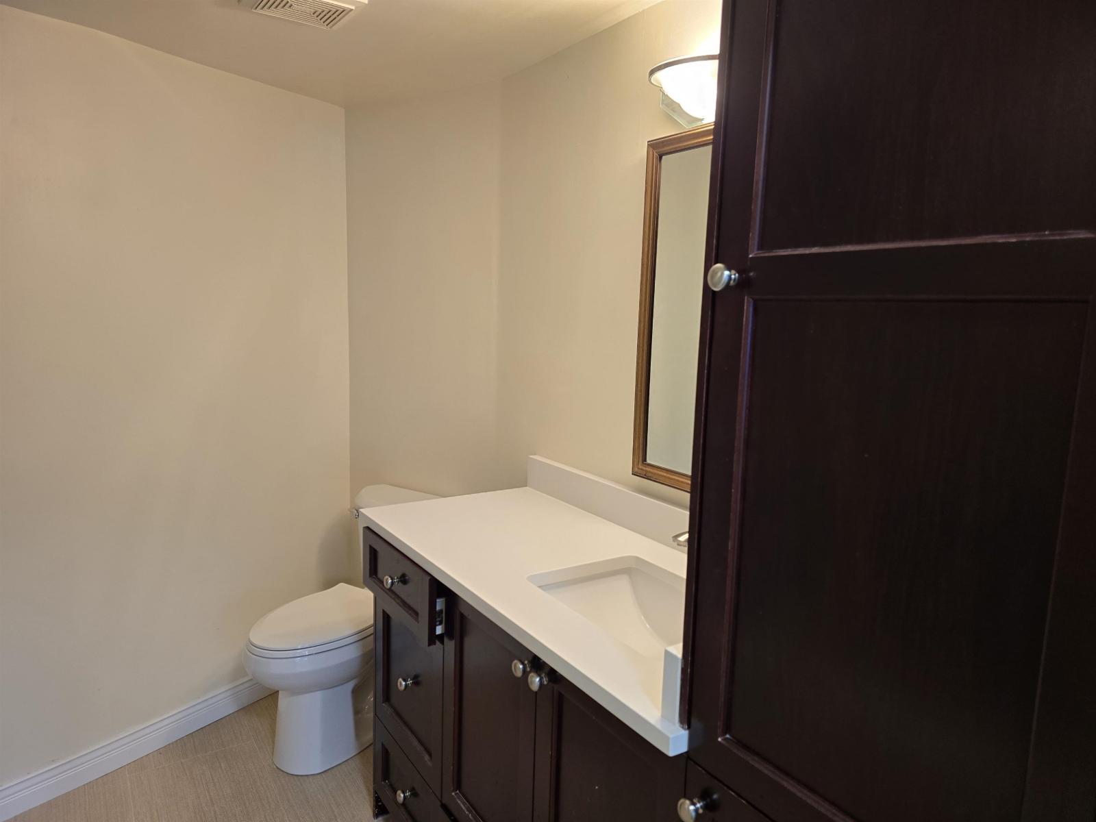 309 15111 Russell Avenue, White Rock, British Columbia  V4B 2P4 - Photo 12 - R3159882