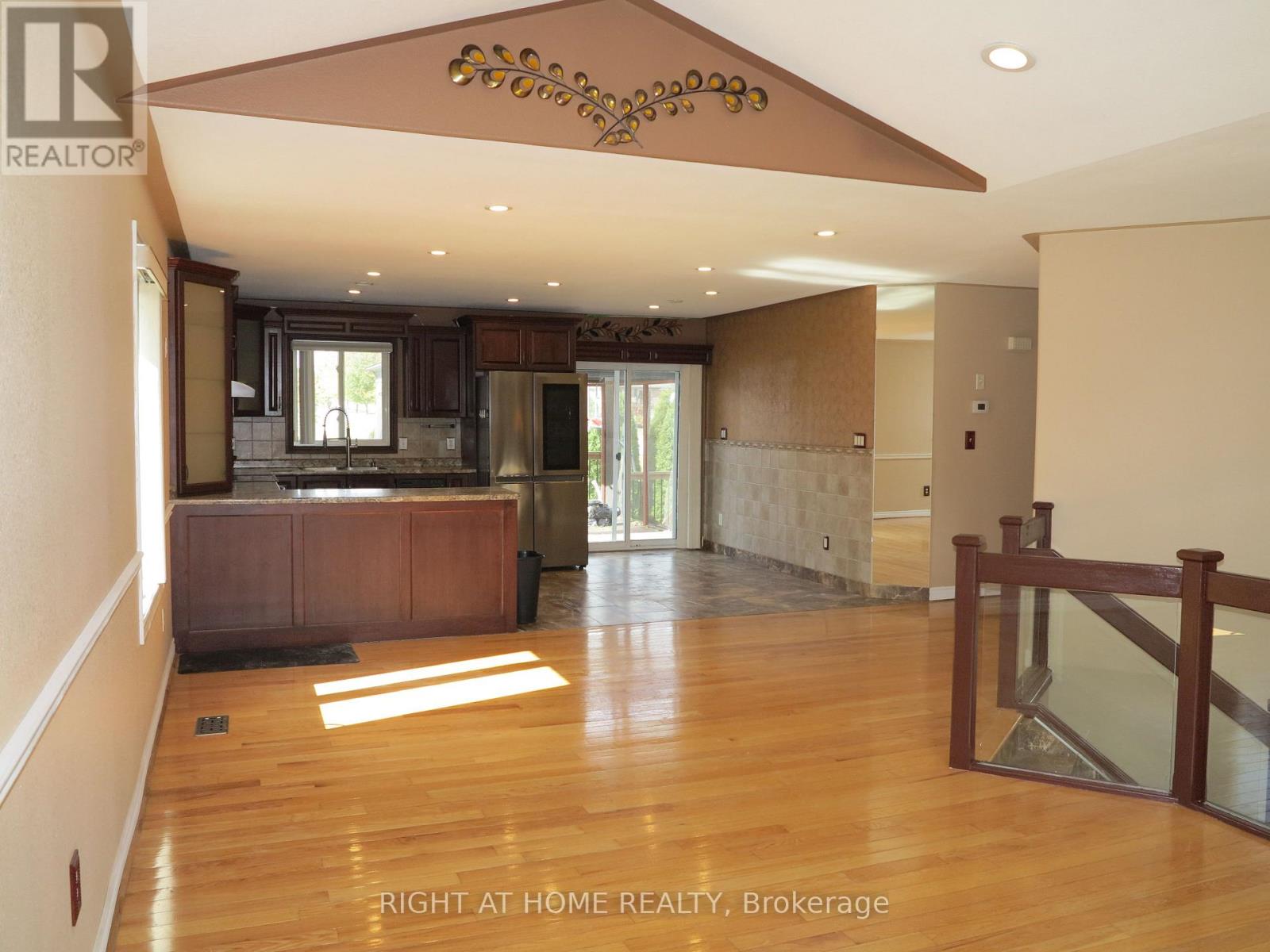 101 Joanne Court, Leamington, Ontario  N8H 5N7 - Photo 4 - X13741534