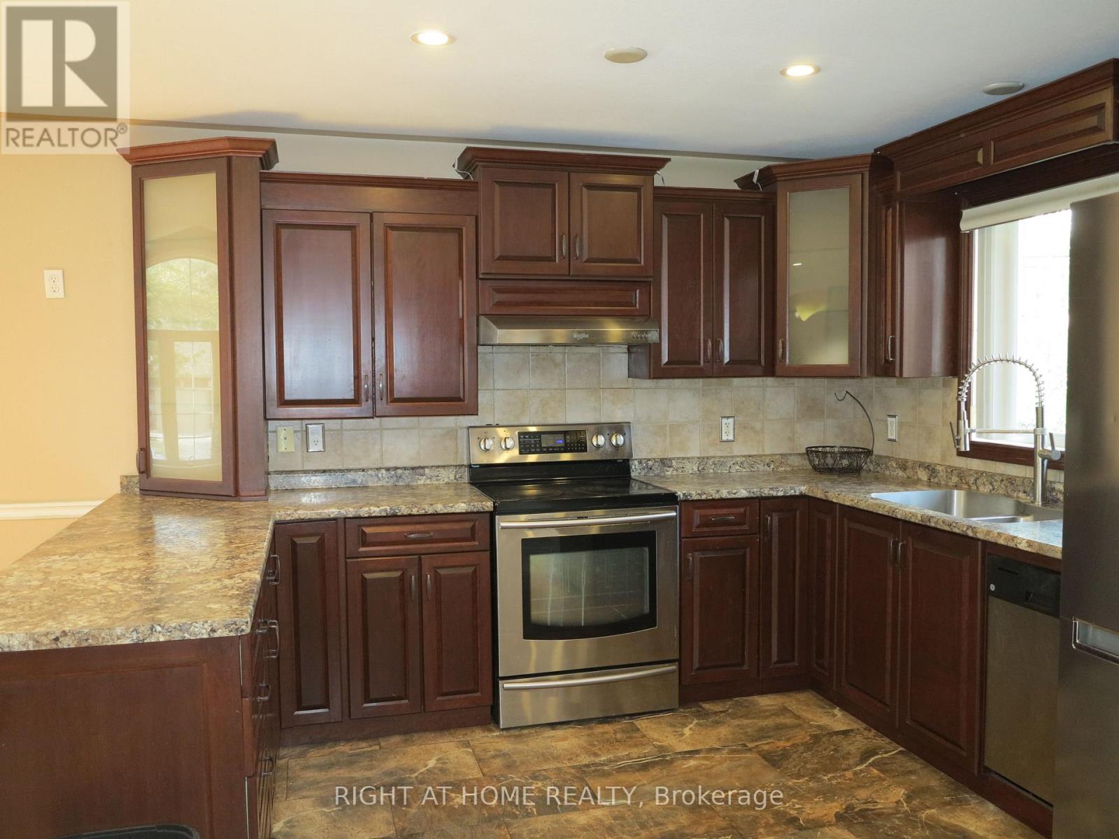 101 Joanne Court, Leamington, Ontario  N8H 5N7 - Photo 9 - X13741534