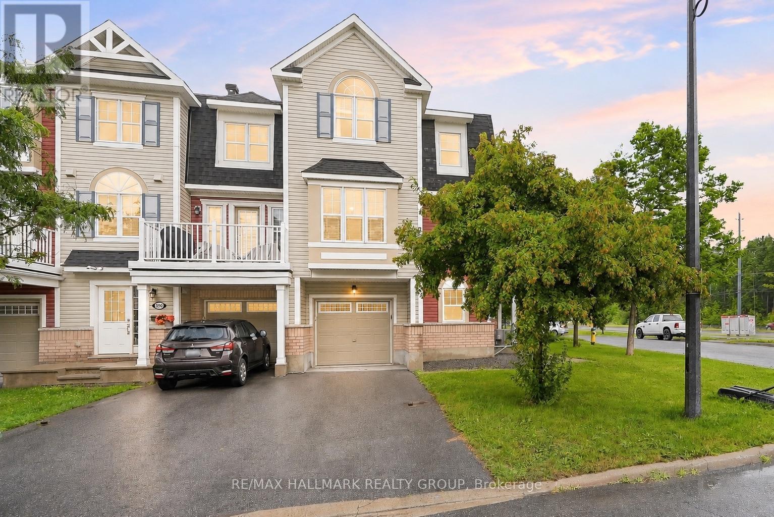 588 FOXLIGHT CIRCLE, Ottawa, Ontario