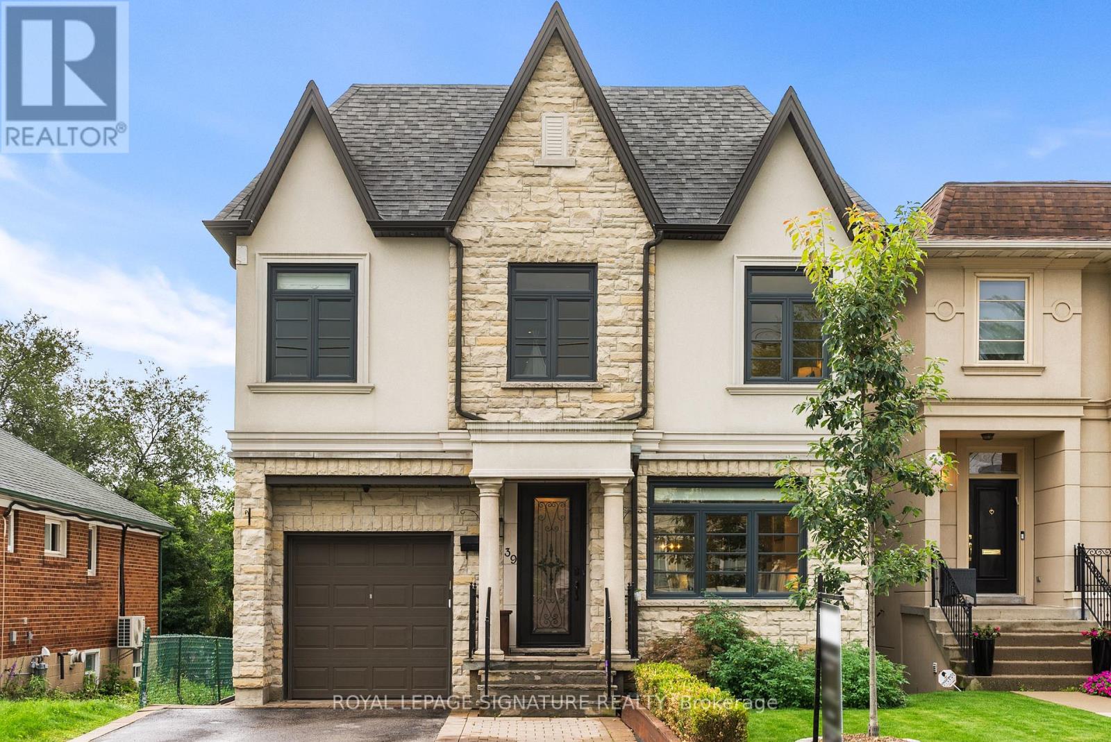 39 REGINA AVENUE, Toronto, Ontario