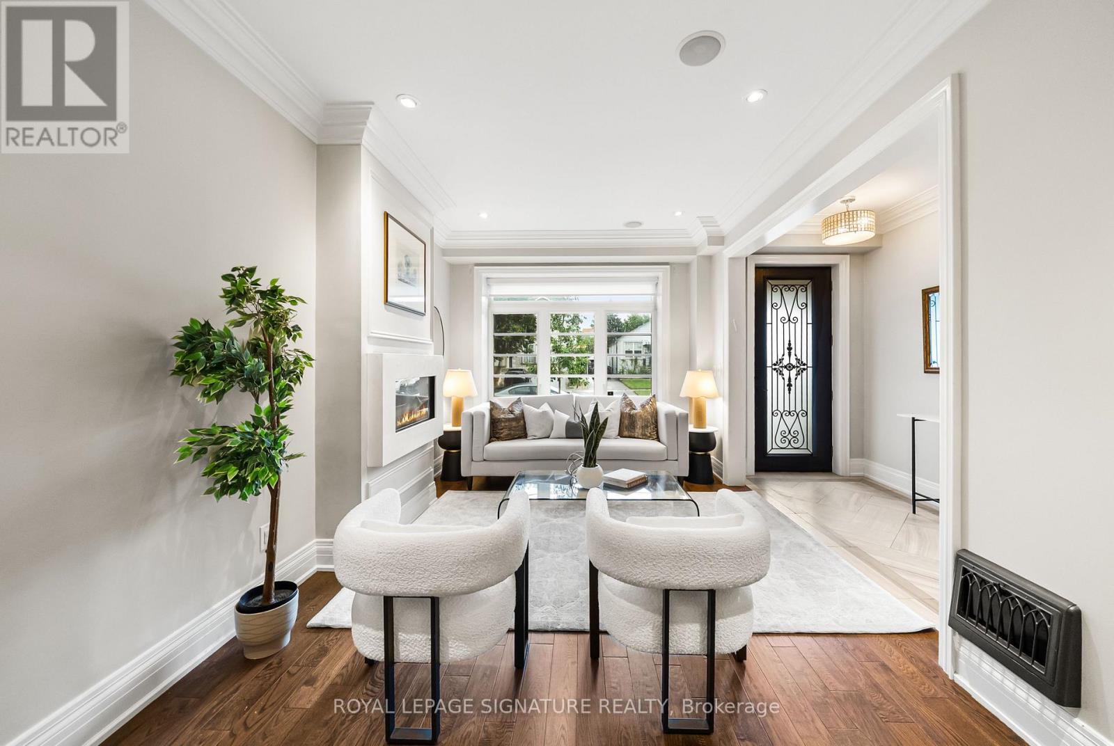 39 Regina Avenue, Toronto, Ontario  M6A 1R4 - Photo 4 - C13741526