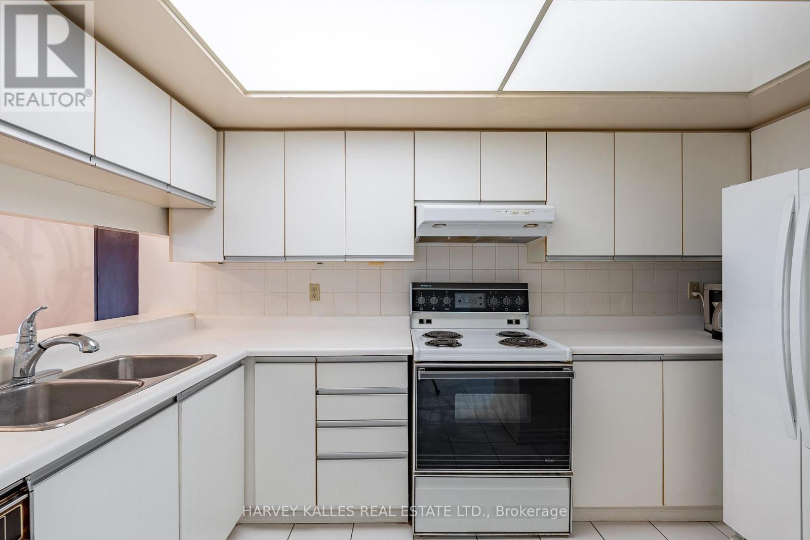 205 - 5 Kenneth Avenue, Toronto, Ontario  M2N 6M7 - Photo 3 - C13741556