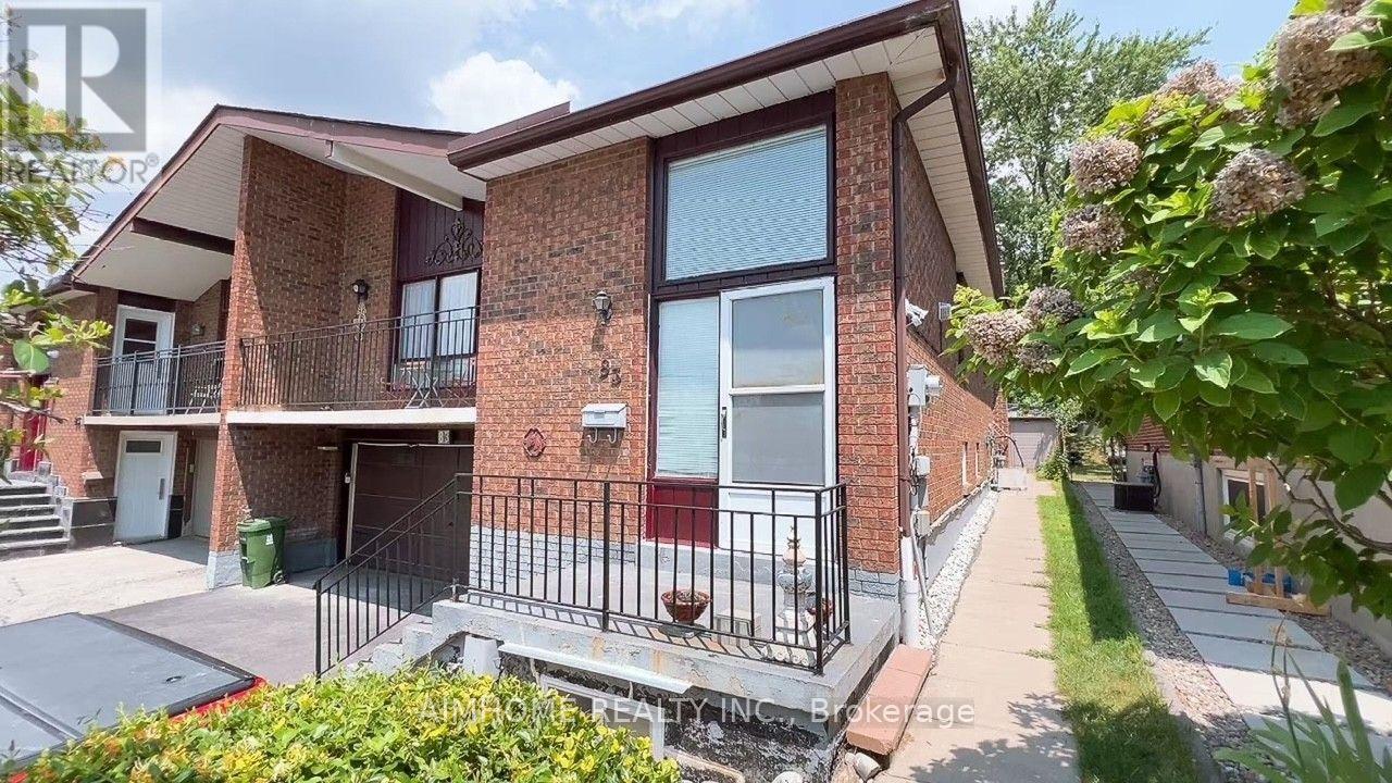 Upper Level - 83 Mintwood Drive, Toronto, Ontario  M2M 3A6 - Photo 3 - C13741712