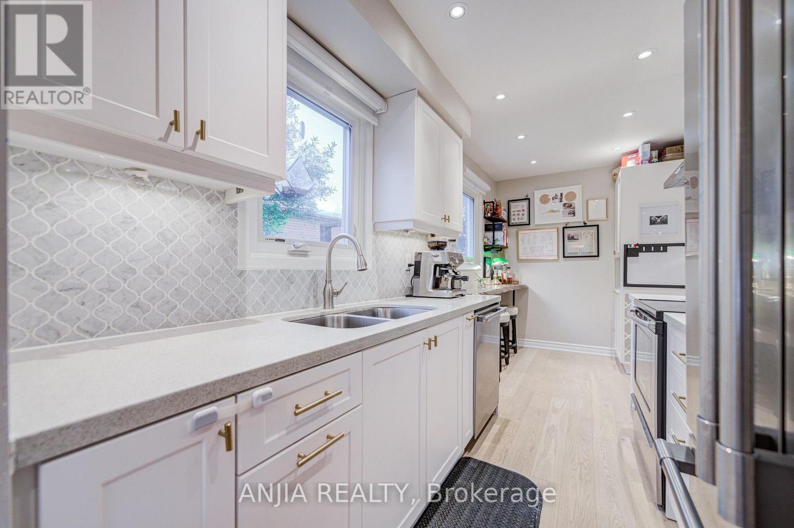 8 Maresfield Drive, Toronto, Ontario M1V 2X1 - Photo 12 - E13741646