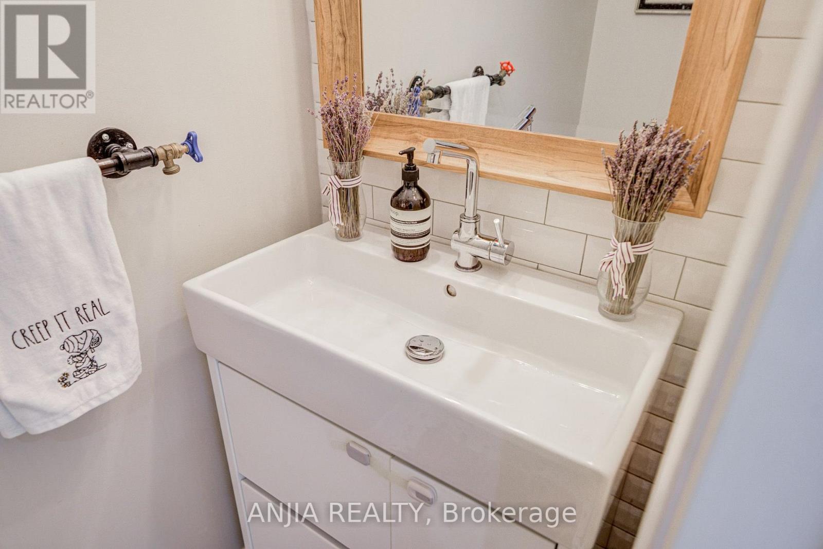 8 Maresfield Drive, Toronto, Ontario M1V 2X1 - Photo 4 - E13741646