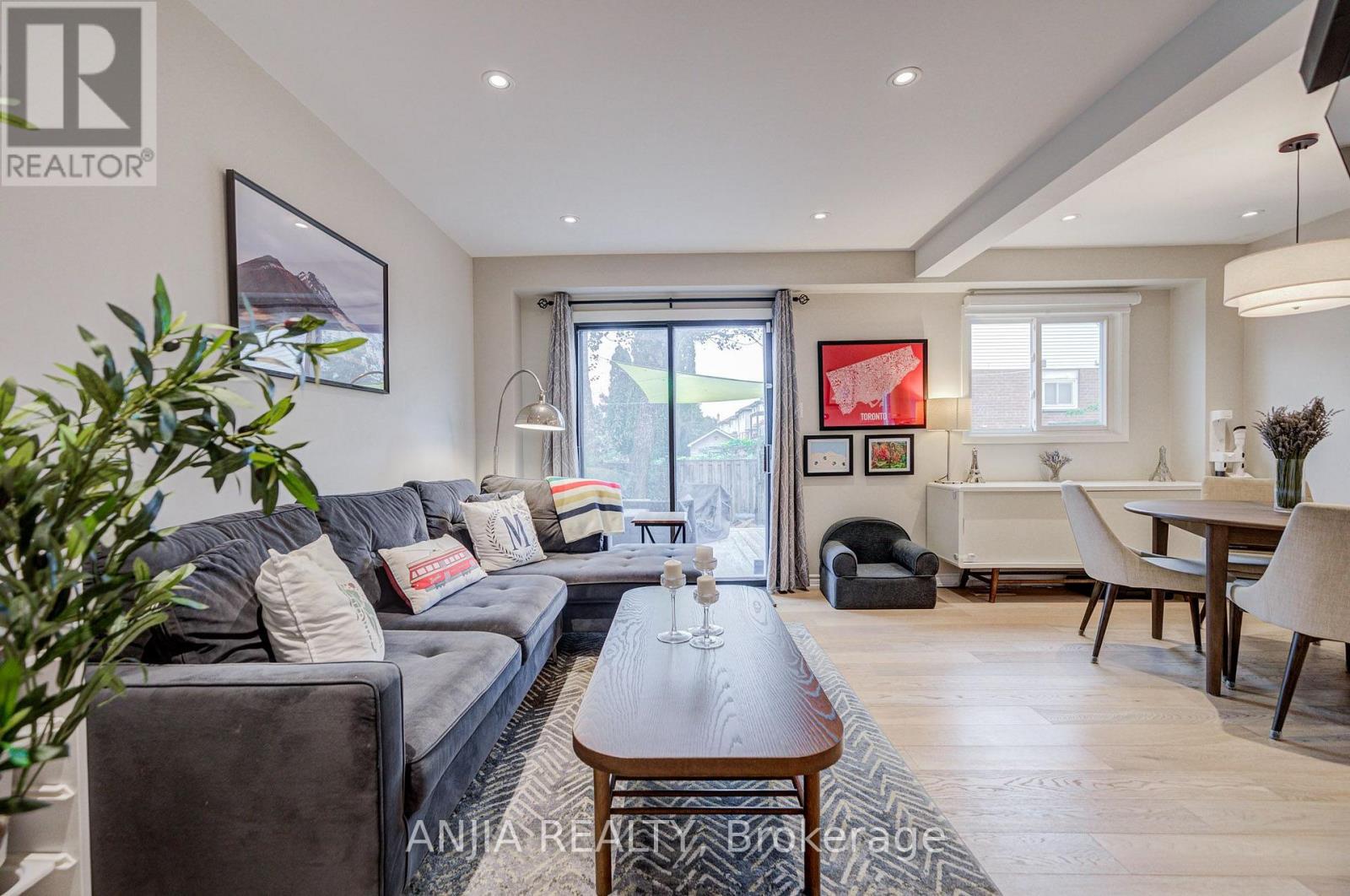 8 Maresfield Drive, Toronto, Ontario M1V 2X1 - Photo 6 - E13741646