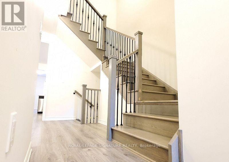 74 Ferragine Crescent, Bradford West Gwillimbury (Bradford), Ontario  L3Z 4K2 - Photo 2 - N13741536